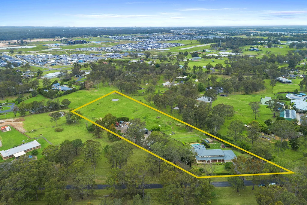 Oakville 5 Slaapkamer Private Rural Estate On The Doorstep Of Development