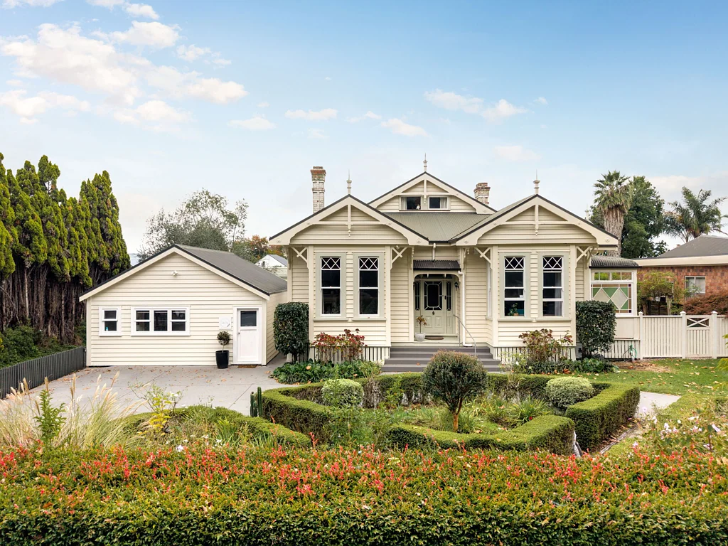 Leamington 6 Bedroom Discover Your Own Stately Home