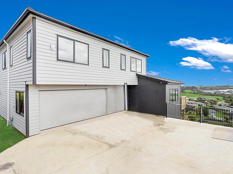 Pukekohe 7房  Three-Level Home: Live, Rent, or Both