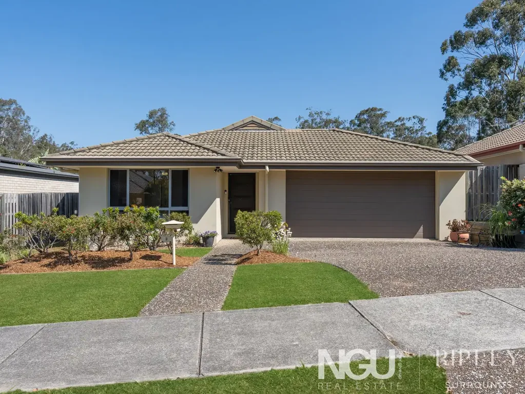 Augustine Heights 4 Slaapkamer Immaculate Family Living in Sought-After Augustine Heights