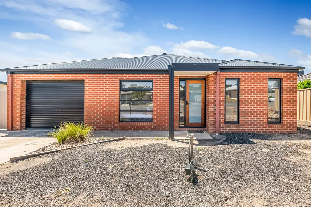 FULLY FURNISHED - Contact Agent for Availability