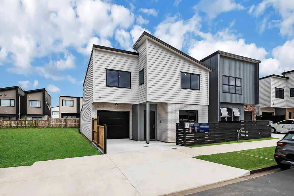 Flat Bush 5Zimmer VENDOR SAYS SELL! ALL OFFERS CONSIDERED!