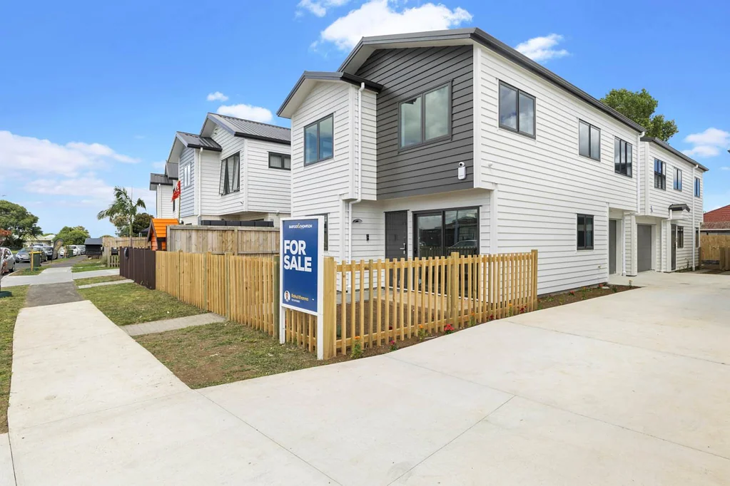 2/68 Maplesden Drive, Clendon Park, Manukau City, Auckland