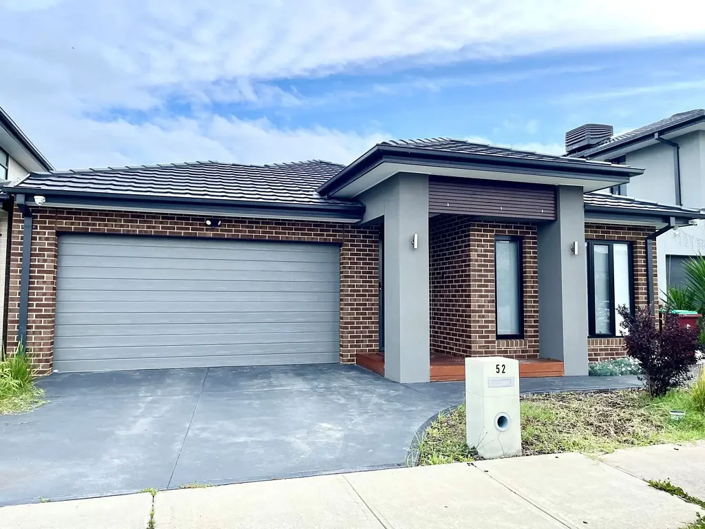 Stylish Family Retreat with Space, Comfort & Convenience!