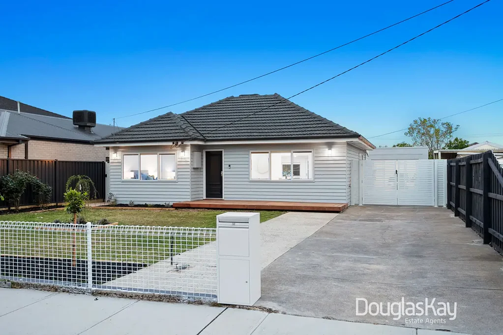 Sunshine West 4Kwarto Beautifully Renovated Family Home with Self-Contained Studio – Move-In Ready!