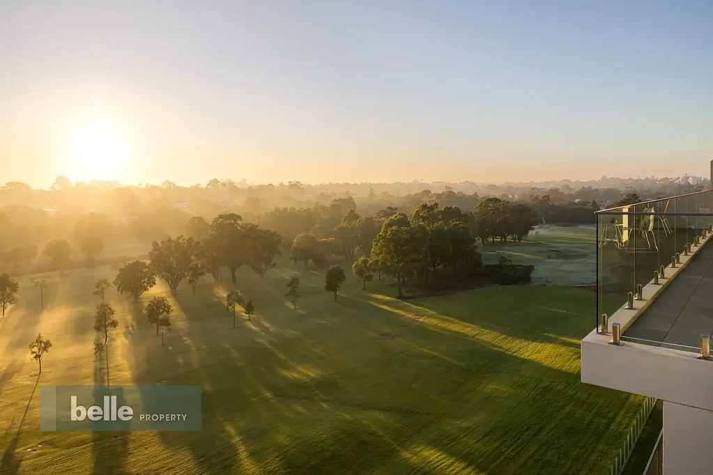Strathfield 3Kwarto The 'Jewel in the Crown' at the Greens. 162sqm's of pure indulgence on Strathfield Golf Course
