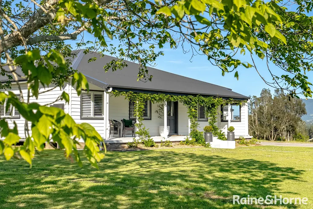 Far Meadow 5침실 ~Magnolia Meadows ~ Set on 11.49 Acres (approx.)  Between Berry & the Beach.