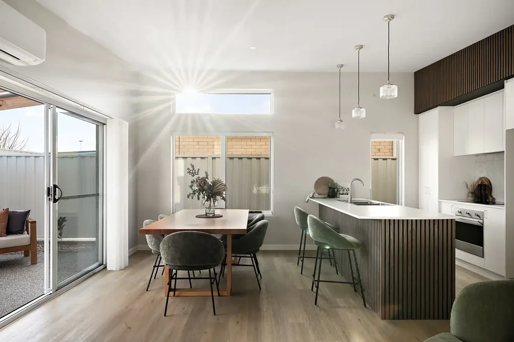 Newstead 2房  Brand new home, secure gated entry, quality finishes, easy walk to Scotch Oakburn and CBD