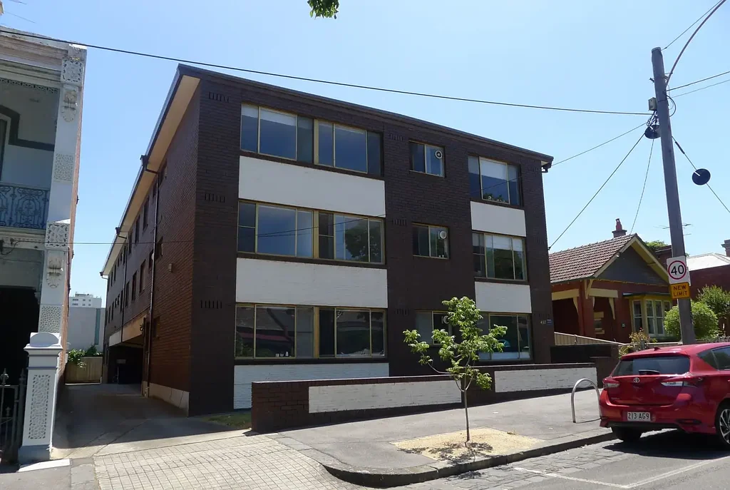 Bright & light Second Floor Flat in excellent condition