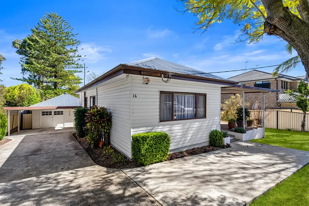 16 Tungarra Road, Girraween, NSW 2145