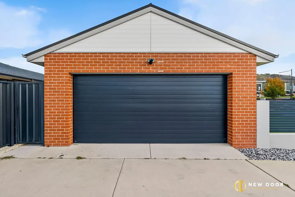 Modern Family Living in a Prime Taylor Setting