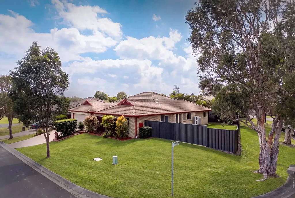 Victoria Point 4Kwarto Immaculate Family Home with Exceptional Side Access