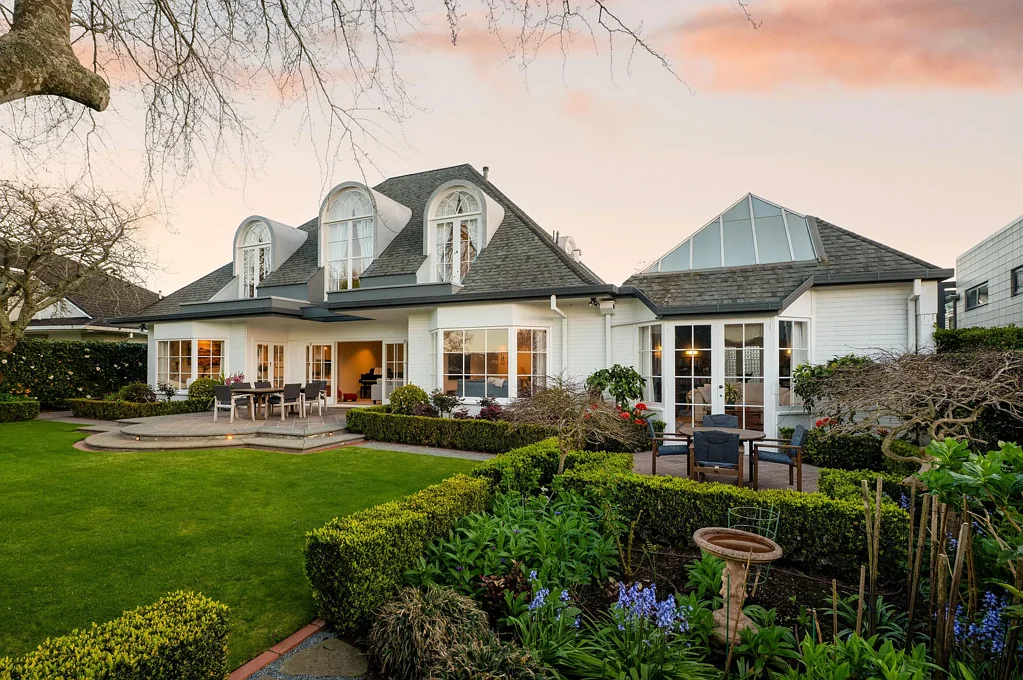 Hamilton Lake 4कमरा Iconic Lakeside Residence