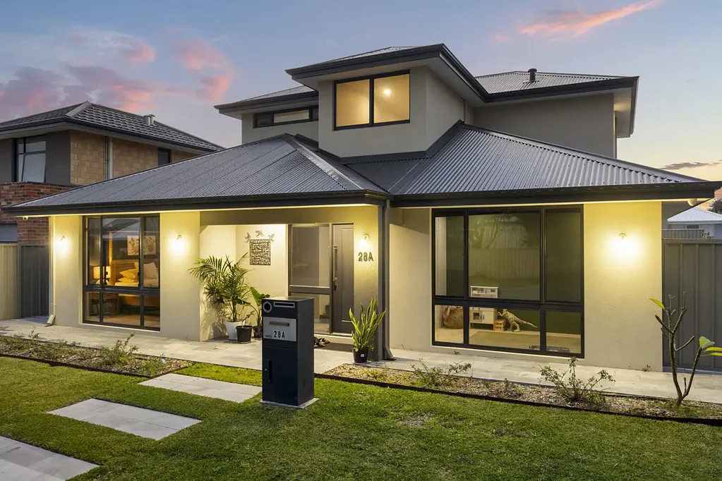 East Cannington 4房  Double-Storey Living Designed for Family Life & Summer Entertaining