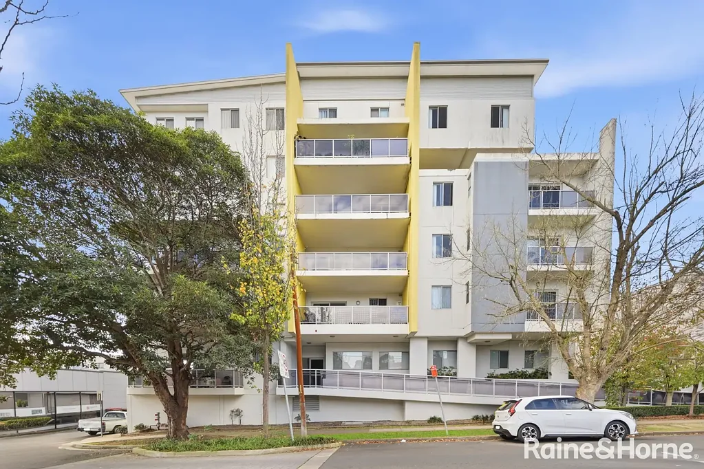 St Marys 2 Bedroom Split-Level Living in the Heart of St Marys
