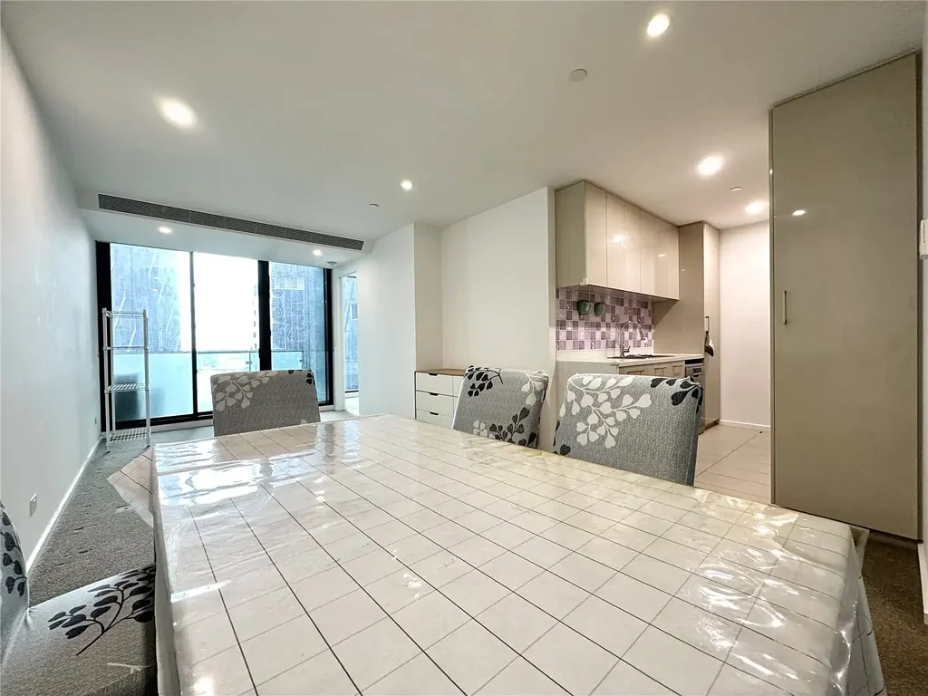 FURNISHED STYLISH TWO BEDROOM ONE CARPARK APARTMENT LOCATED IN MELBOURNE ONE !!!