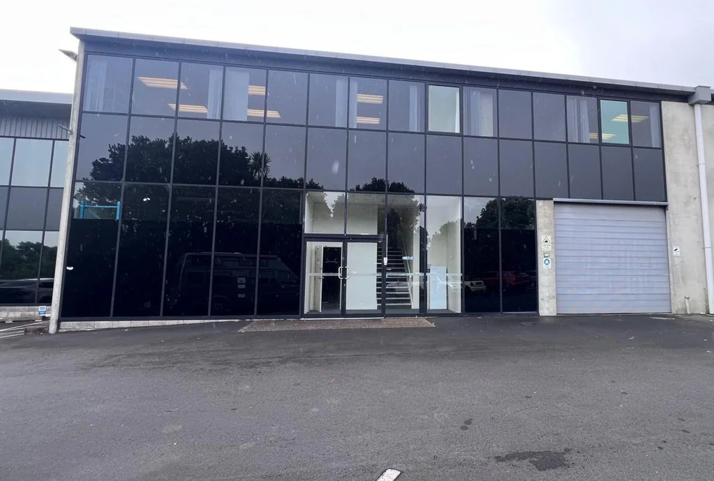 Avondale Modern Warehouse & Office Opportunity on Rosebank Road