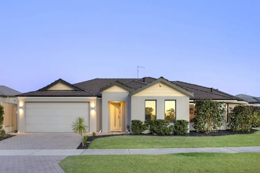 34 Sacramento Parade, Hocking, WA 6065
