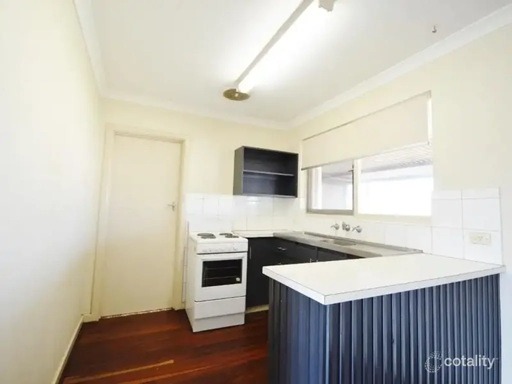 3x1 HOME WITH POOL IN THORNLIE