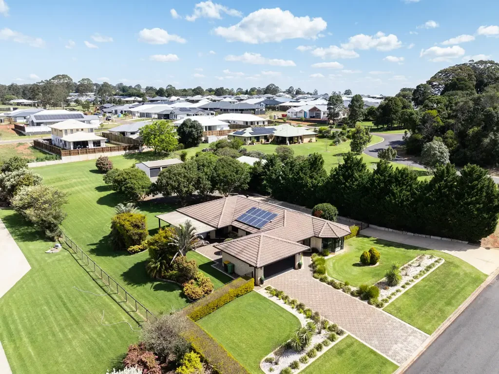 Kleinton 4 Slaapkamer Spacious Family Living on 3,159m² in a Quiet, Tightly Held Pocket