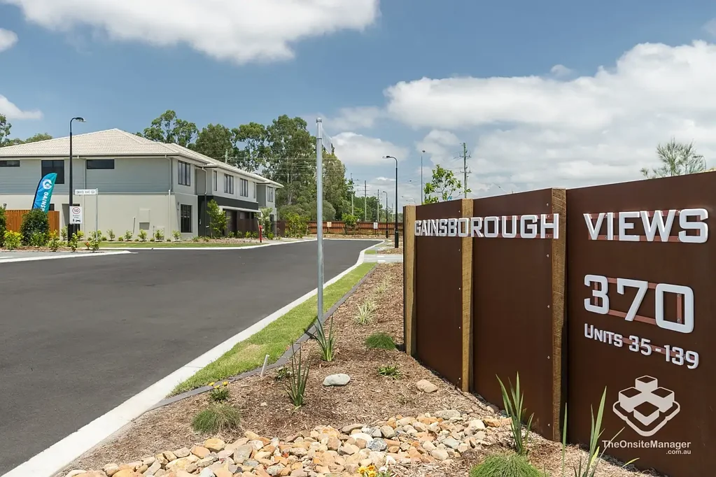 4 BEDROOM TOWNHOUSES FOR RENT