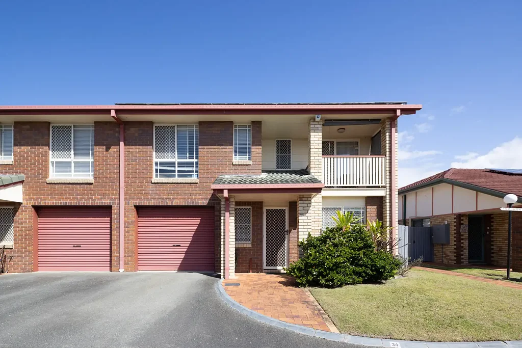Brighton 3ਬੈੱਡਰੂਮ Coastal Living at Its Best – Low Maintenance Townhouse Moments from the Water!