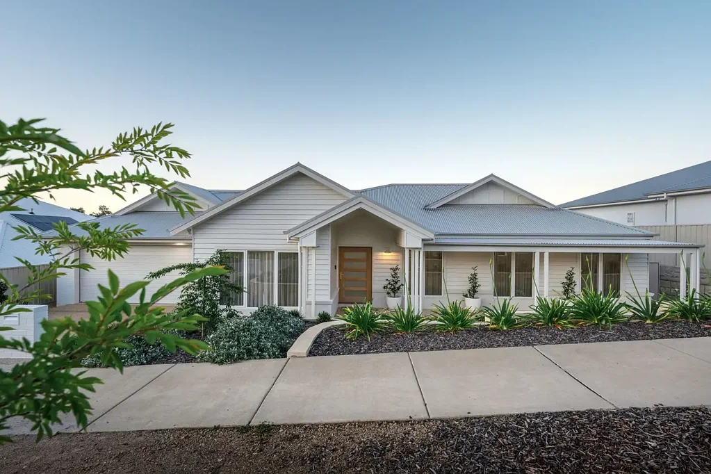 14 Wake Drive, Lloyd, NSW 2650