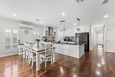10 Beechworth Avenue, Greenvale, VIC 3059, 5 chambres, 2 salles de bain, House