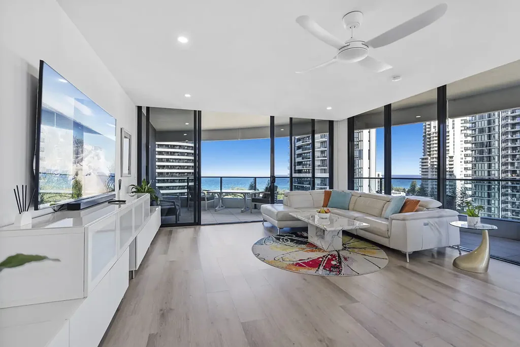 Broadbeach 2બેડરૂમ Bigger - 150m2. Better - 2 Car Spaces. Location - Oracle.