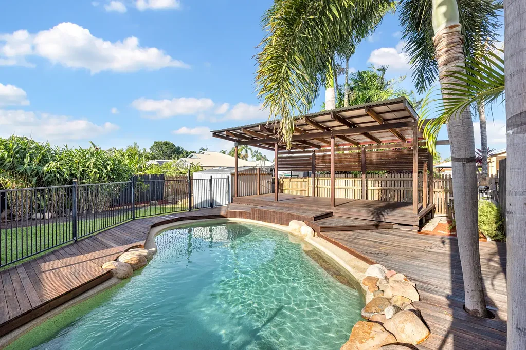 Kirwan 4房  Family Living with Pool, Outdoor Entertaining & Renovated Kitchen in a Prime Kirwan Location