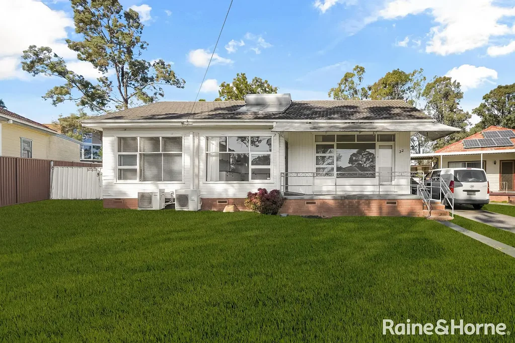 32 Matthews Square, Ingleburn, NSW 2565