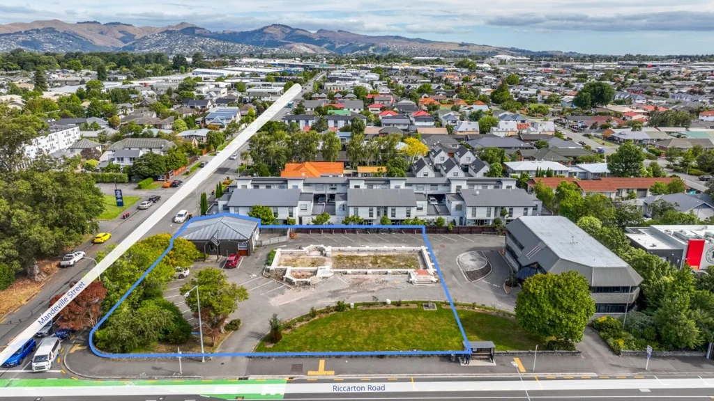 Riccarton  Prime corner 1,972 sq m HRZ site