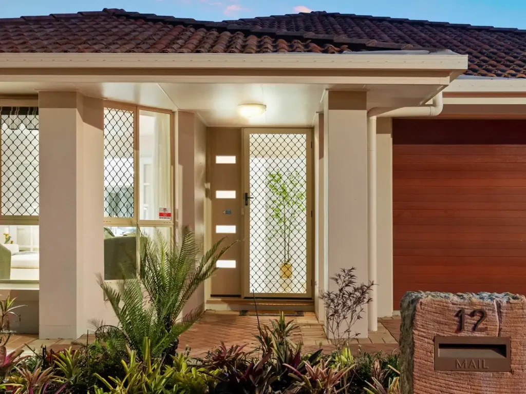 Calamvale 4部屋 PREMIUM LOCATION - FAMILY-SIZE ENTERTAINER WITH GORGEOUS GARDENS