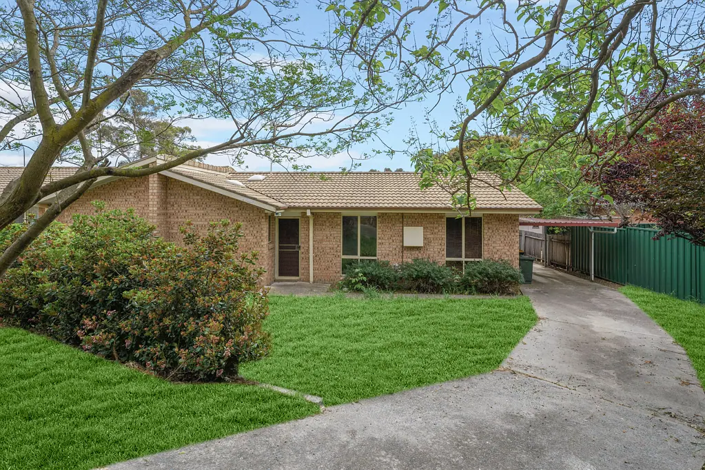 6 Hugh Mckay Crescent, Dunlop, ACT 2615
