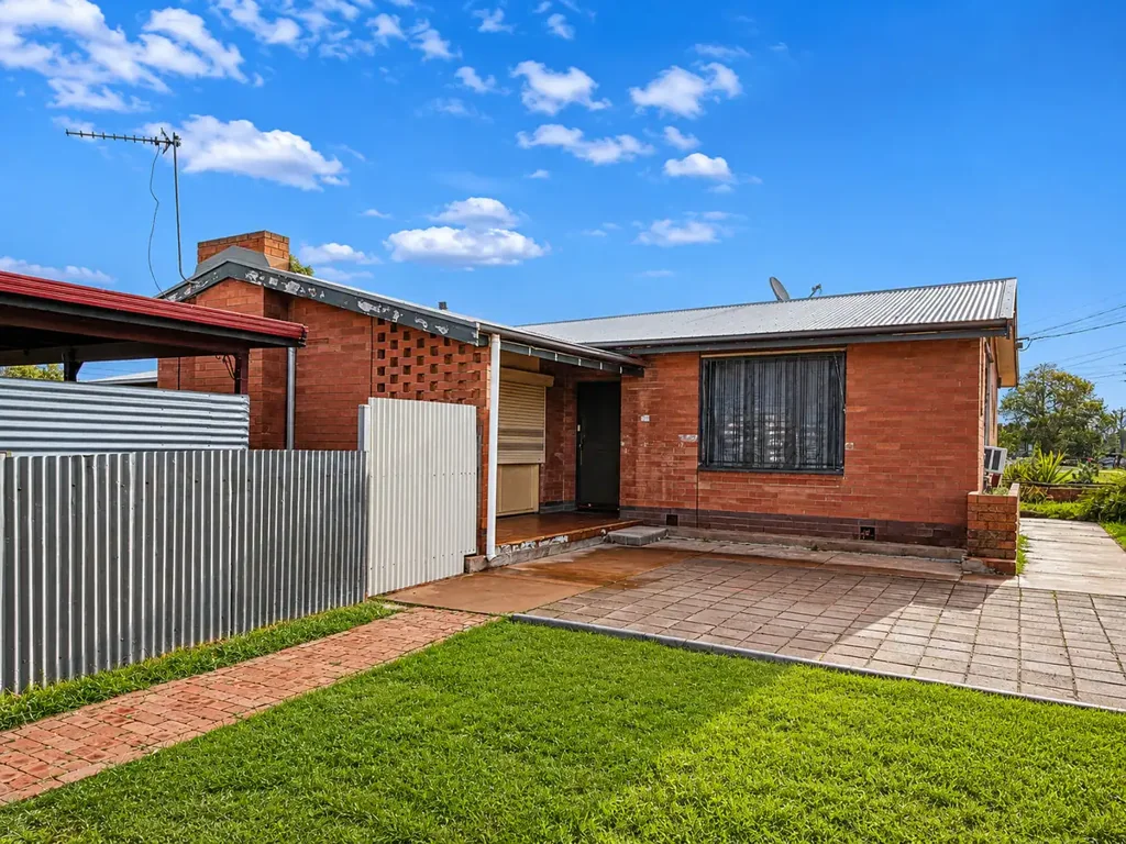 Port Augusta 4બેડરૂમ Four Bedrooms, Corner Position and Over 1,000sqm of Possibility
