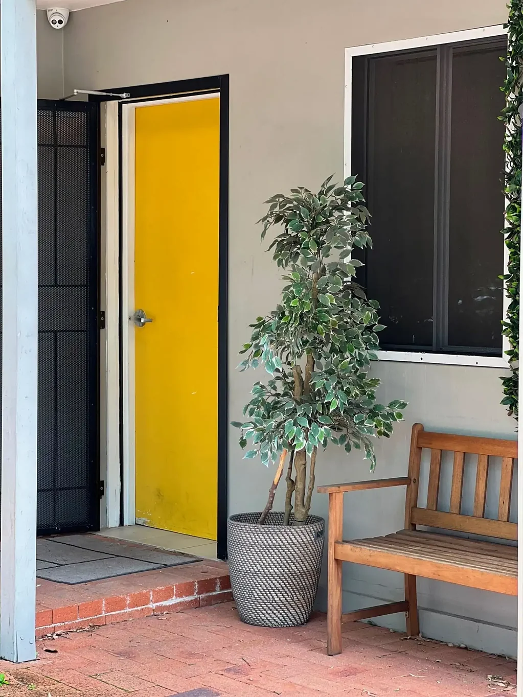 Fully Furnished - Welcome to affordable living in Kensington!
