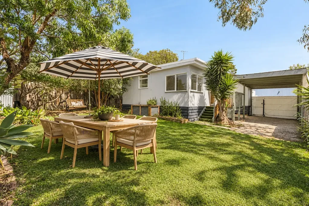 Ocean Grove 3ਬੈੱਡਰੂਮ Your Entry into Old Ocean Grove - Move In, Renovate or Reimagine!