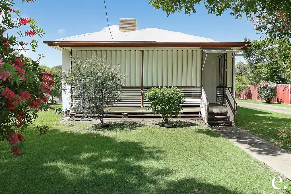 Cottage-Style Living with Space, Warmth & Practicality