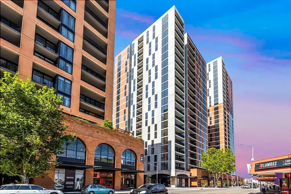 Merrylands 2 Slaapkamer Sophisticated apartment with a rooftop pool just 350m from Merrylands Station