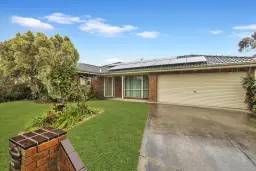 24 Thomas Place, Pakenham