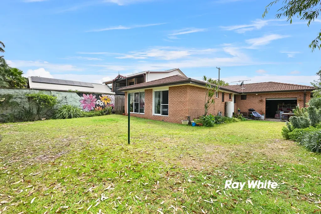 Bundeena 3房 单层易打理 宽敞后院阳光街 三卧带套间 厨餐一体 海景可望 浴缸淋浴 车库通道 近海滩步道 Looking for a brick family home?