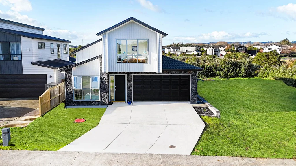Karaka 5બેડરૂમ Light, Luxury & Location - A Must See !
