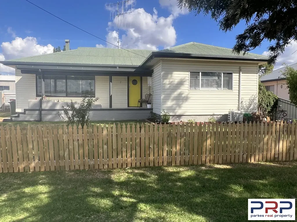 7 Brolgan Road, Parkes, NSW 2870