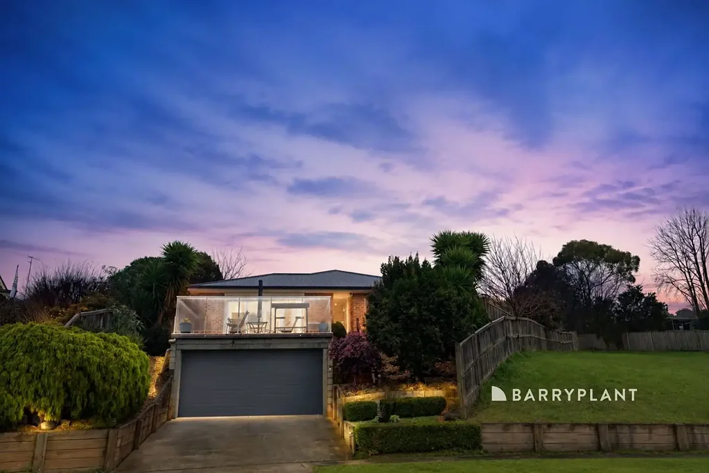 Drouin 4 Slaapkamer Spacious Family Living with Elevated Views in a Peaceful Court Setting