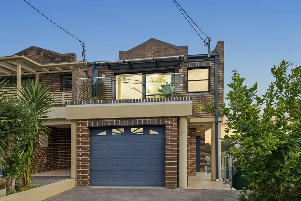 4 Bedroom Modern Duplex in the Heart of Earlwood