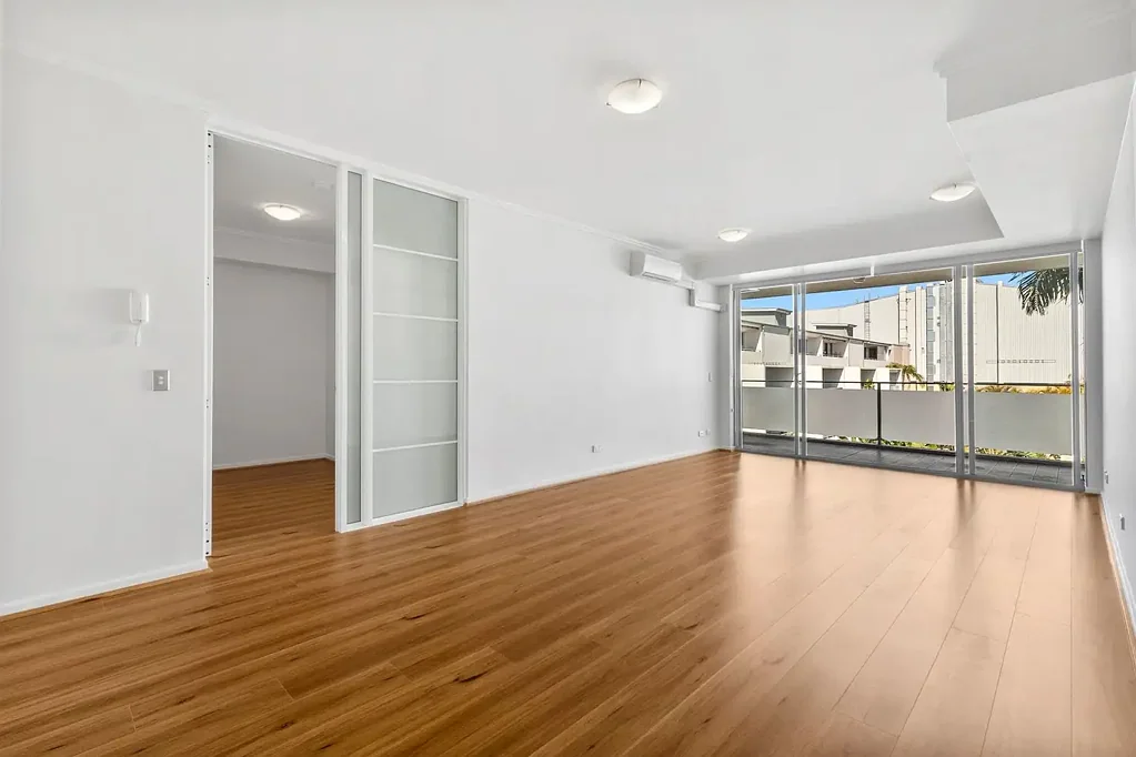 Stunning Apartment In Highly Coveted 'Moreton on the Park'