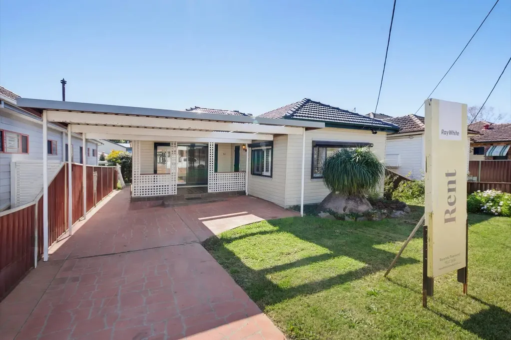 Spacious 3-Bedroom Family Living in a Quiet & Convenient Setting !