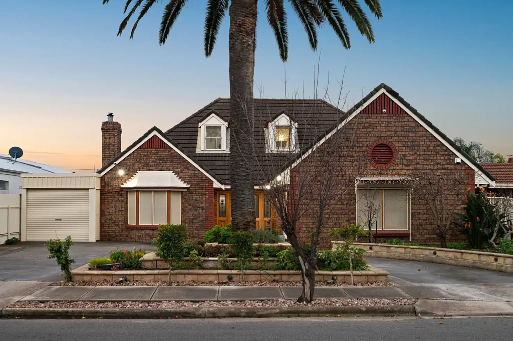 West Croydon 6ਬੈੱਡਰੂਮ Grand Family Living On A Sweeping Parcel