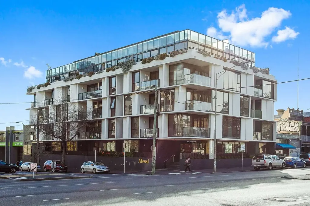1 BEDROOM APARTMENT