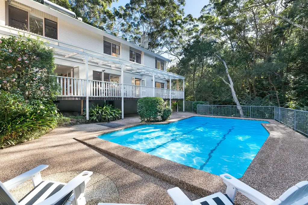 Gymea Bay 5房 私密死巷保护区 45年宁静持有 瀑布花园环绕 四卧宽敞主卧带步入式衣帽间 高挑圆顶天花板 自然光充沛 新泳池多功能地下休息室 学区房 Harmony of Architecture, Nature, and Lifestyle